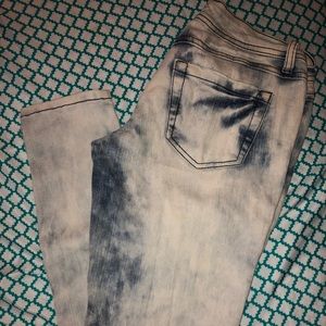 Light wash denim jeans with rips